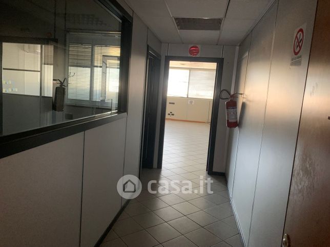 Ufficio in commerciale in Via Anagnina 4721