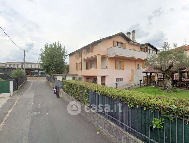 Ufficio in commerciale in Via Costituzione 3