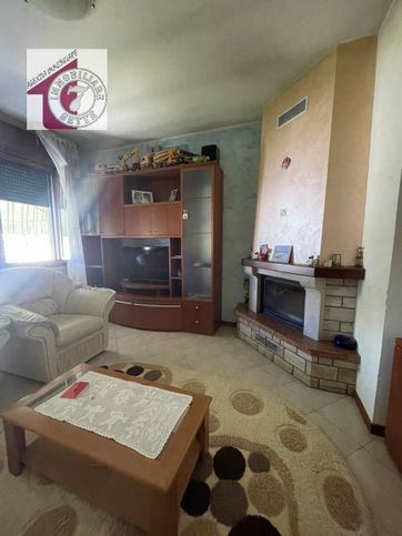 Casa bi/trifamiliare in residenziale in Via Ronchi
