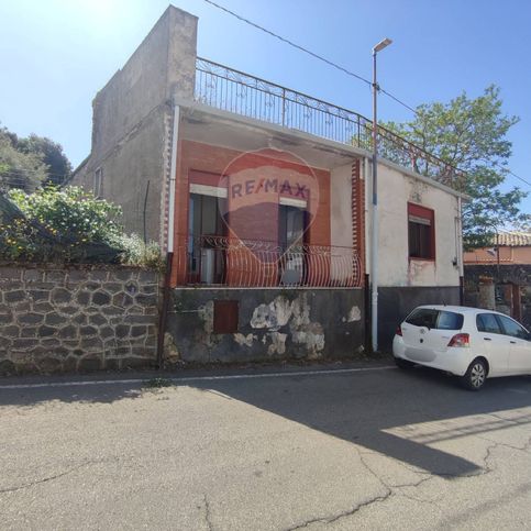 Casa bi/trifamiliare in residenziale in Via Bosco