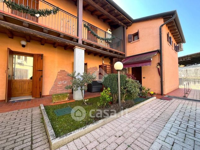Villa in residenziale in Via Francesco Baracca 1