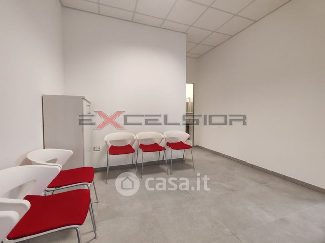 Ufficio in commerciale in Piazza Luigi Grotto Cieco 4
