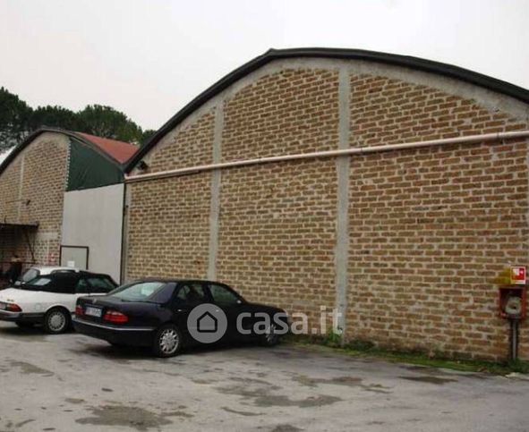 Capannone in commerciale in Via Giovanni Agnelli 4