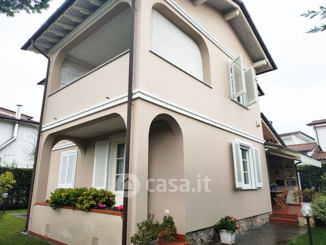 Villa in residenziale in Via della Barbiera