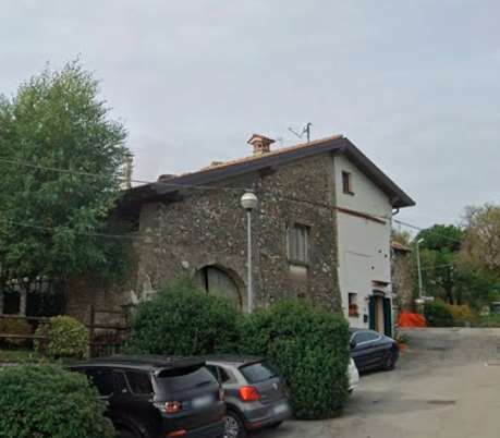 Casa bi/trifamiliare in residenziale in Via Villa