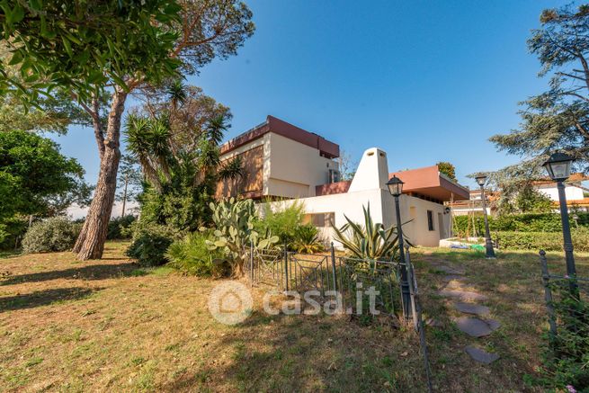 Casa indipendente in residenziale in Viale Colle Romito 211