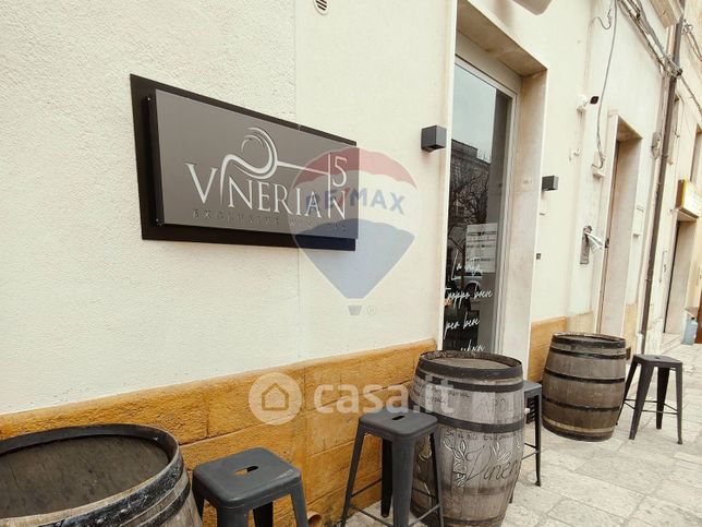 Attività/licenza (con o senza mura) in commerciale in Via Roma 5