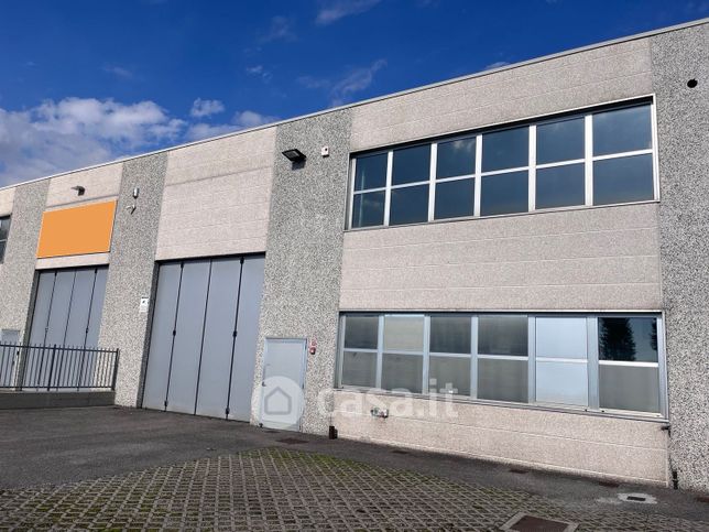 Capannone in commerciale in Via dell' Industria