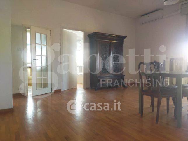 Appartamento in residenziale in Via Emilia Levante 7