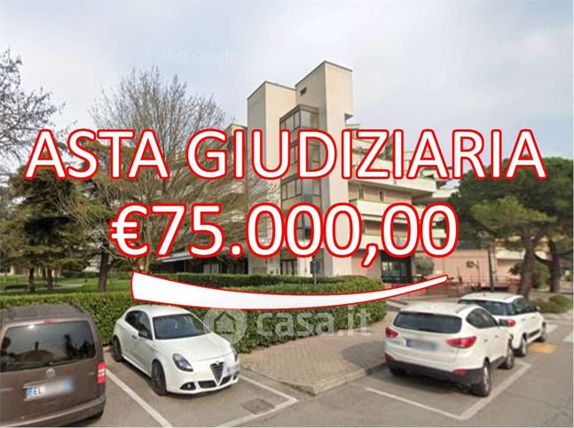 Ufficio in commerciale in Via Carducci 3