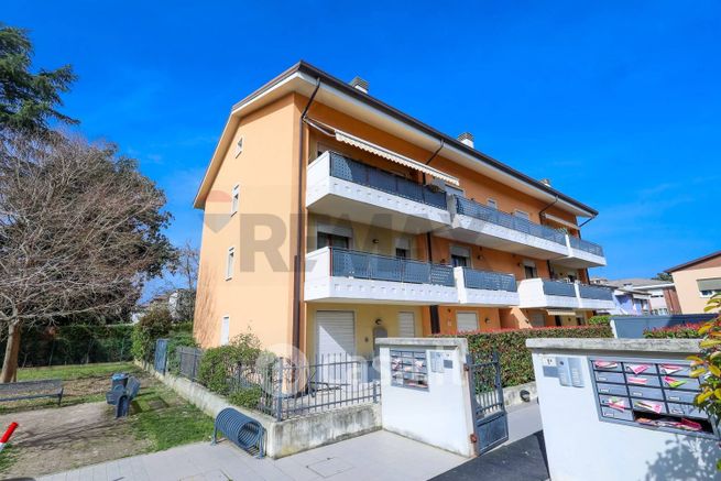 Appartamento in residenziale in Via Lazio 1 B