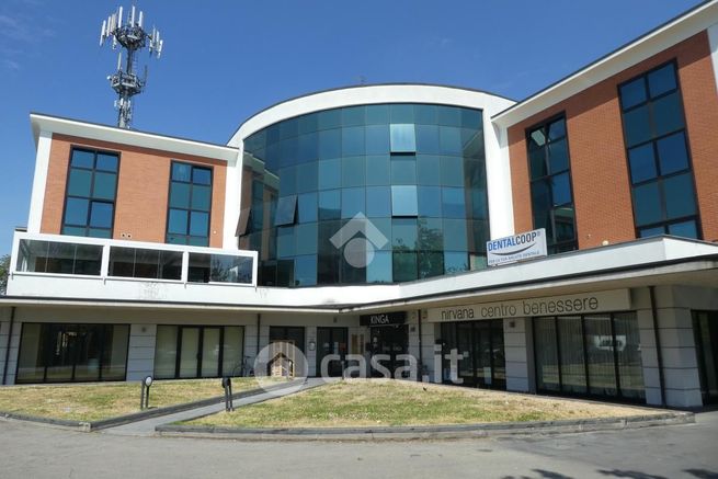 Ufficio in commerciale in Via A. Manzoni 8