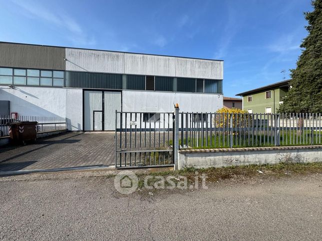 Capannone in commerciale in Via Slunj