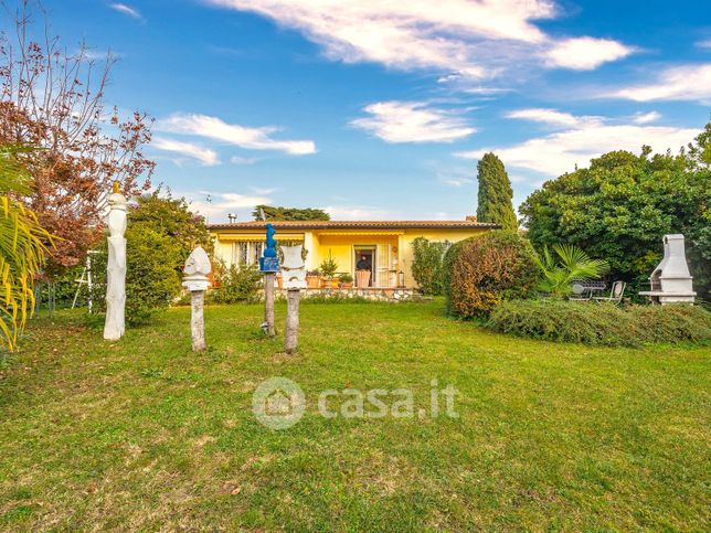 Villa in residenziale in 