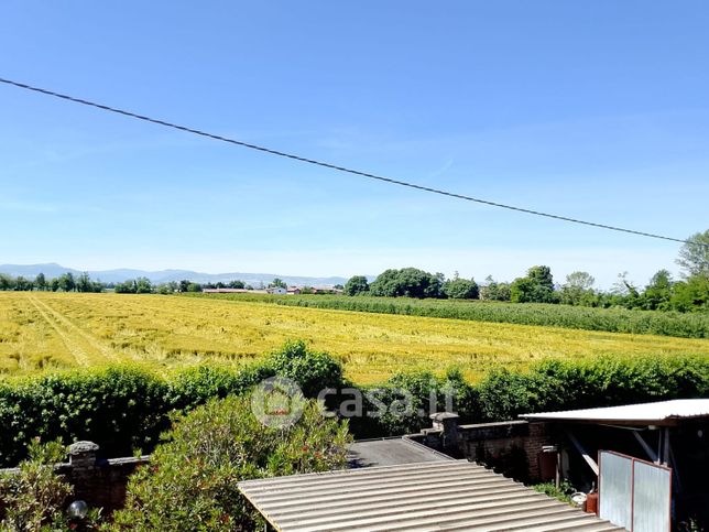 Capannone in commerciale in Strada Agazzana