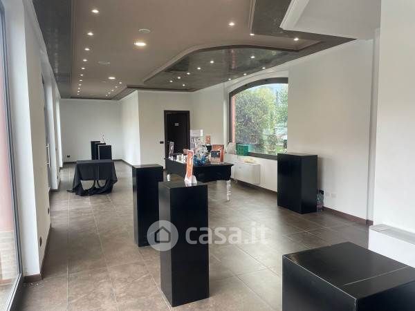 Ufficio in commerciale in 