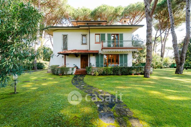 Villa in residenziale in Via Tonini 2