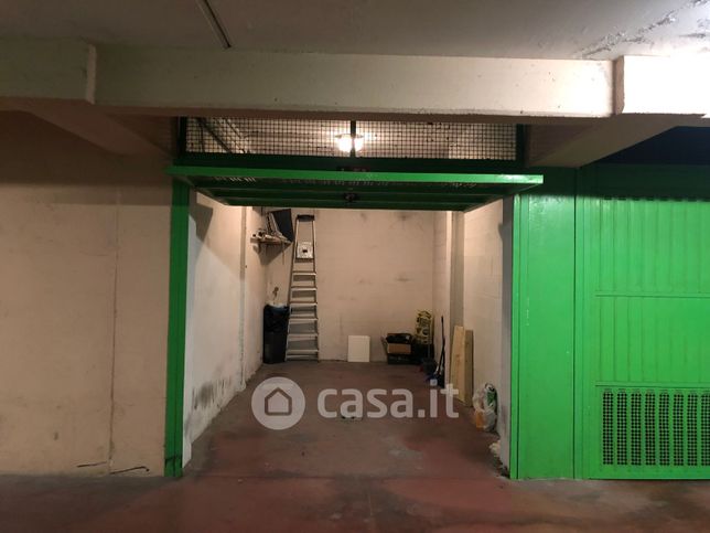 Box/posto auto in residenziale in Via Frassinago 35