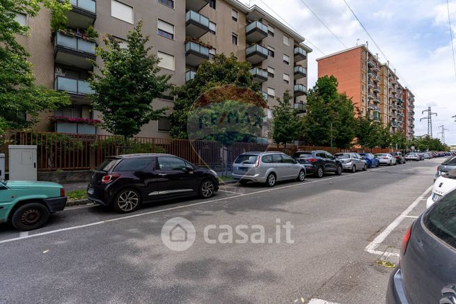 Box/posto auto in residenziale in Viale Romagna 1