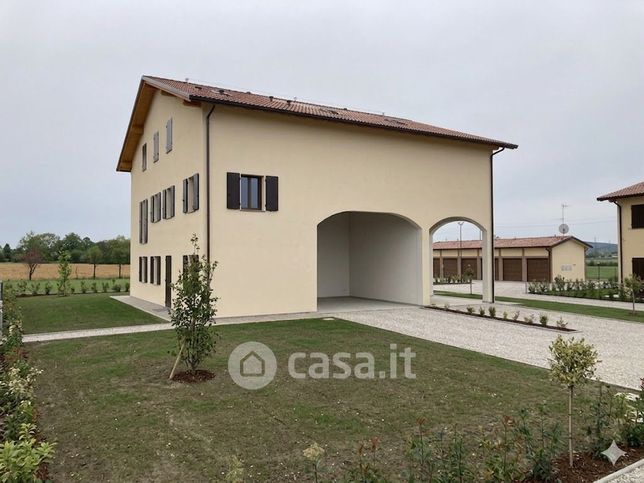 Casa indipendente in residenziale in 