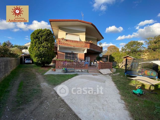 Villa in residenziale in Via Francesco Carrara