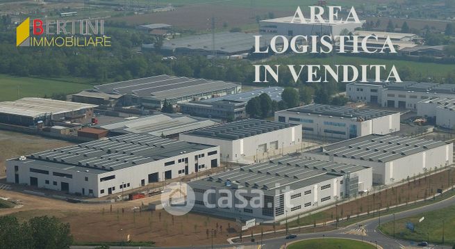 Capannone in commerciale in 