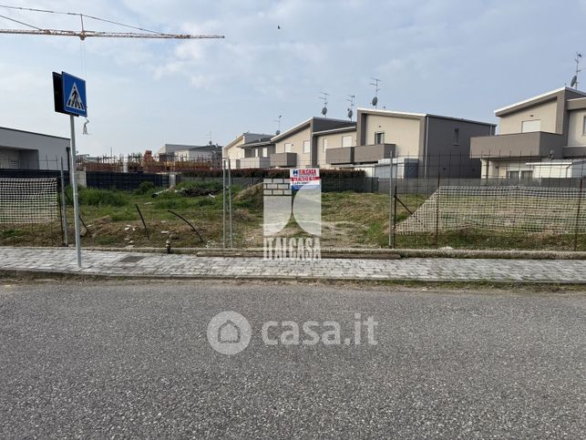 Terreno edificabile in residenziale in Via Martiri delle Foibe