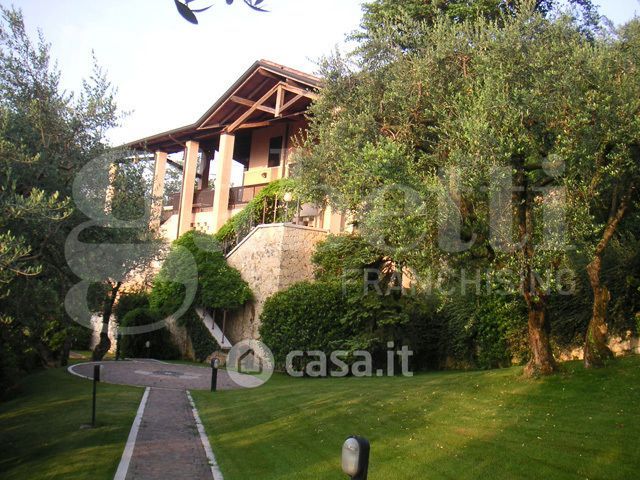 Villa in residenziale in Via Torricelle
