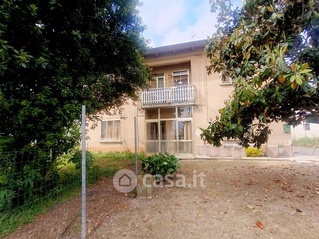 Casa bi/trifamiliare in residenziale in Via Comunale