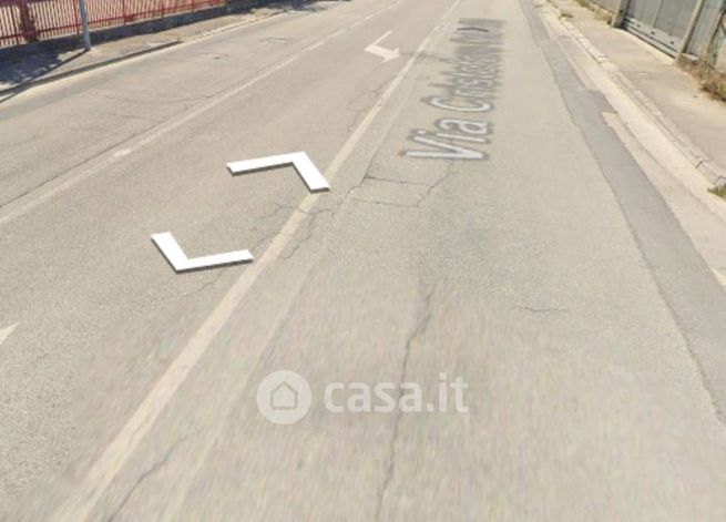 Capannone in commerciale in Via Cristoforo Colombo