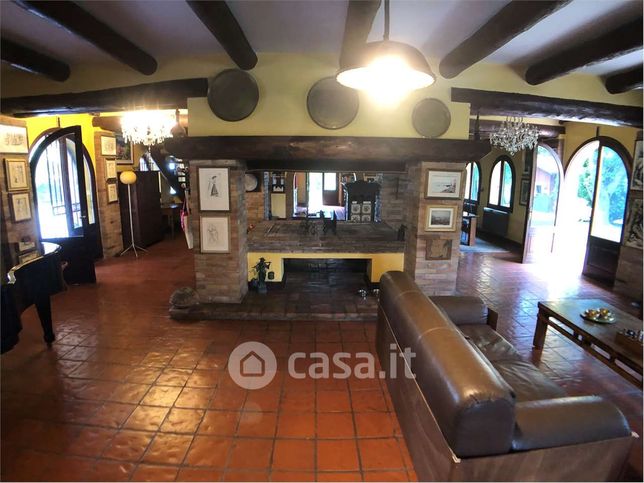 Rustico/casale in residenziale in 