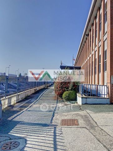 Capannone in commerciale in Corso Torino 25
