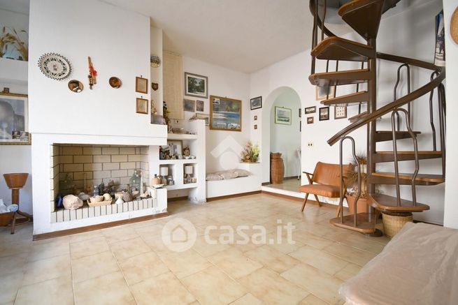 Casa indipendente in residenziale in Via Perra 8