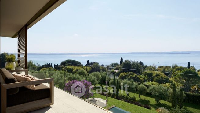 Villa in residenziale in Via Peschiera