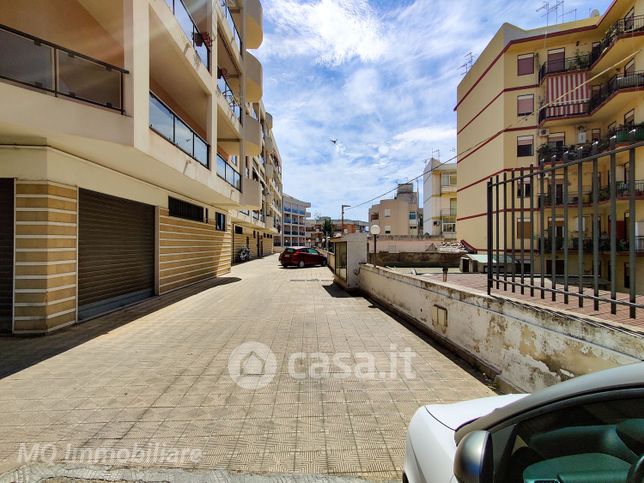 Attivitã /licenza (con o senza mura) in commerciale in Strada Statale 114 Orientale Sicula