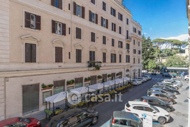 Attivitã /licenza (con o senza mura) in commerciale in Via Luca della Robbia