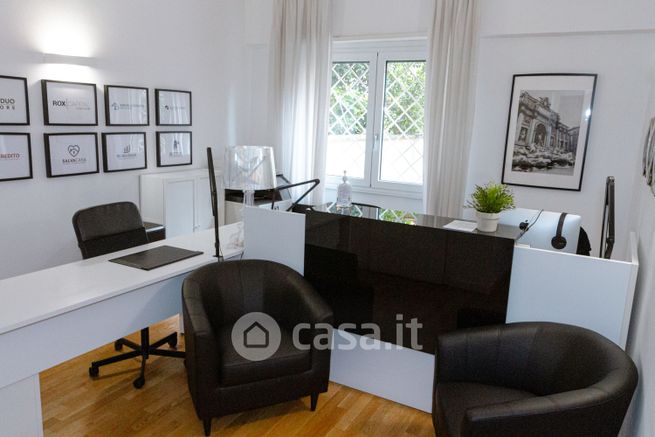 Ufficio in commerciale in Via Archimede 167