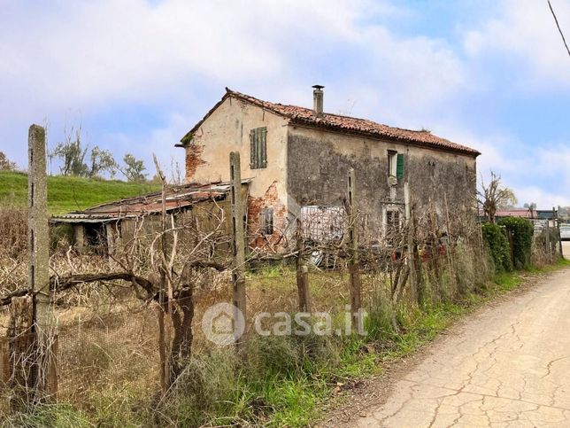 Rustico/casale in residenziale in Via Lora