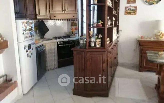 Appartamento in residenziale in Via Carbonara 1