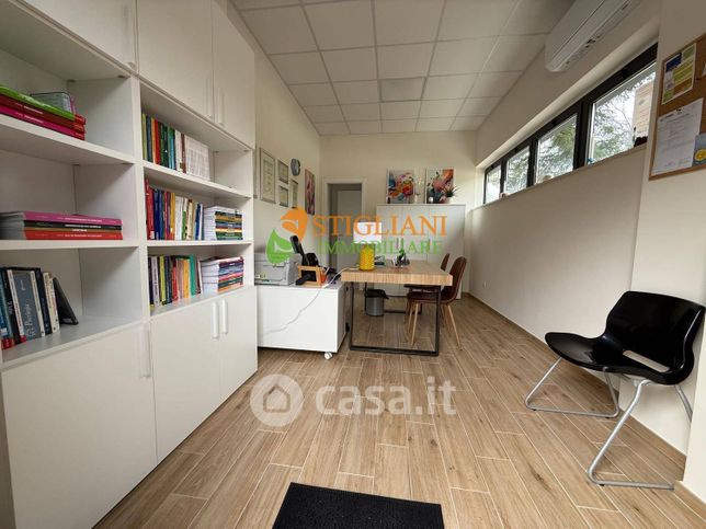 Ufficio in commerciale in Via Sant'Antonio dei Lazzari