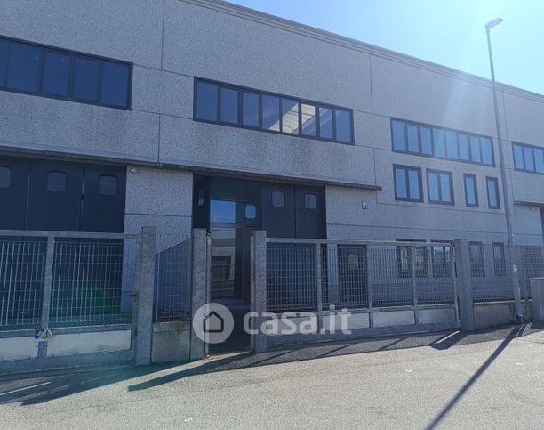 Capannone in commerciale in Via Asti 48