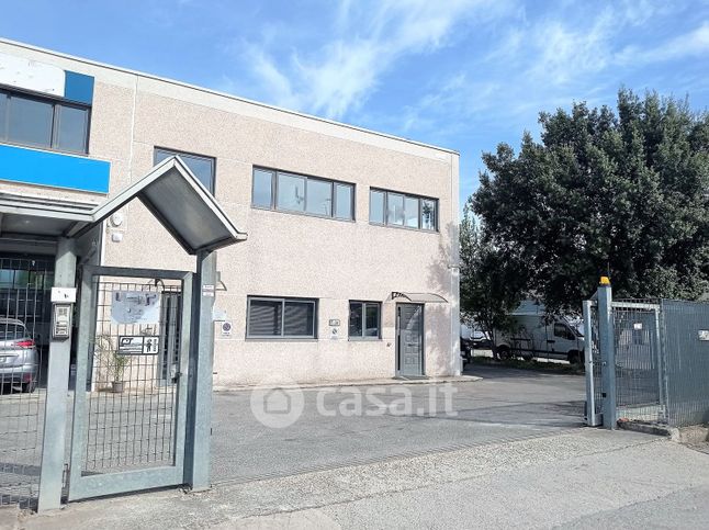Ufficio in commerciale in Strada di Sabbione 30 C