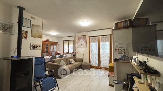 Casa bi/trifamiliare in residenziale in Via Aldo Moro 54