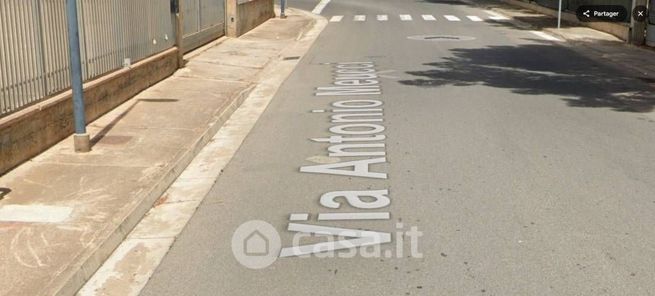 Capannone in commerciale in Via I. Newton
