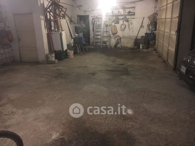 Garage/posto auto in residenziale in Via dei Centauri 130