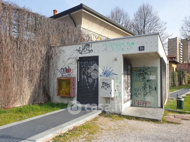 Garage/posto auto in residenziale in Via Riccardo Bauer 16