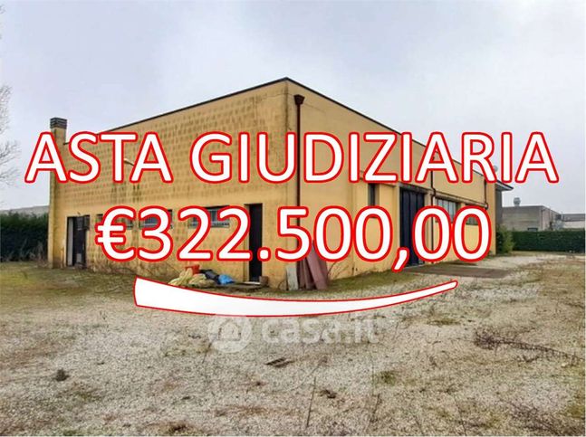 Capannone in commerciale in Via Bacchiglione 31