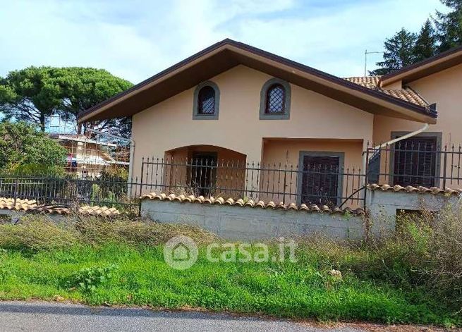 Villetta a schiera in residenziale in Via delle Ortensie