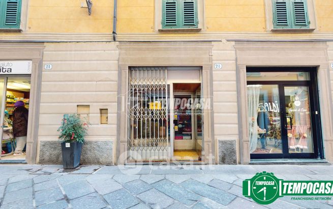 Capannone in commerciale in Via Cairoli 23