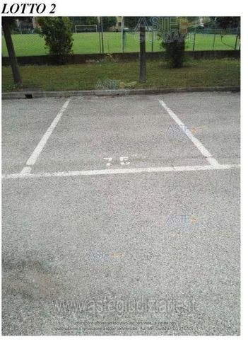 Box/posto auto in residenziale in Via Giuseppe Bovini